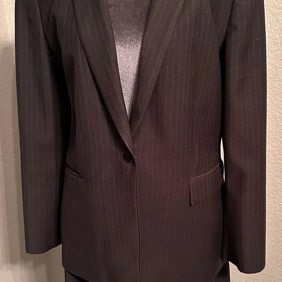 Calvin Klein Pinstriped Charcoal Skirt – Size 6 – Excellent Condition - Picture 6 of 6